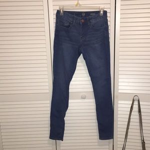 Dark washed jeggings.